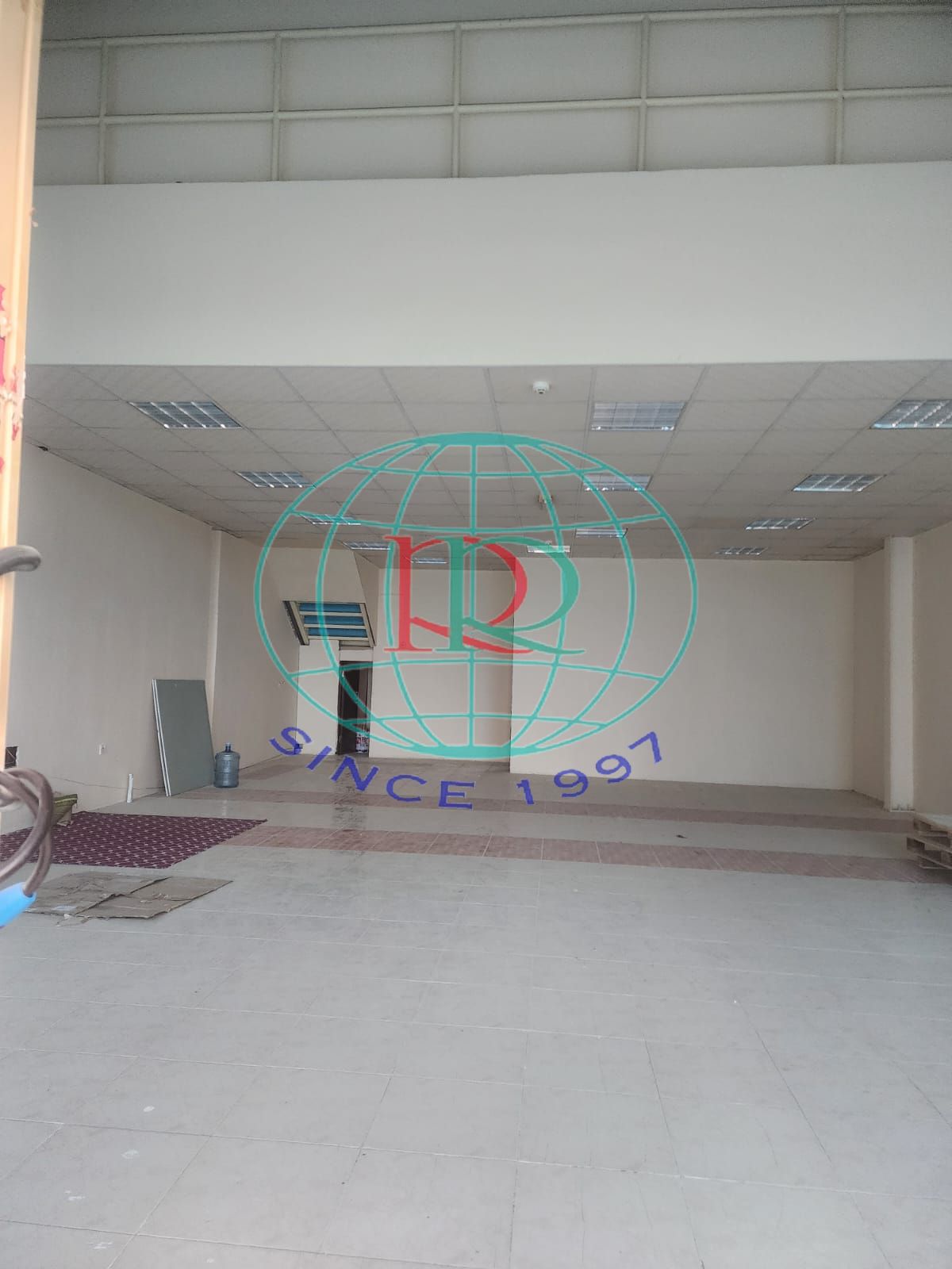 2600 SQFT SHOWROOM WITH MEZZANNINE AVAILABLE IN INDUSTRIAL 18