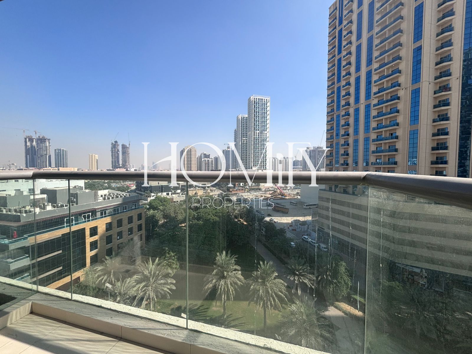 Fitted Kitchen | Next to Mall | Park View