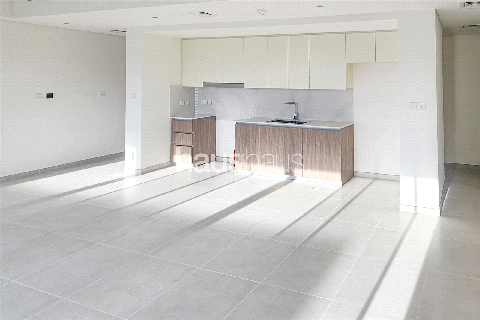 Multiple Cheques | Close To Pool | Middle Kitchen