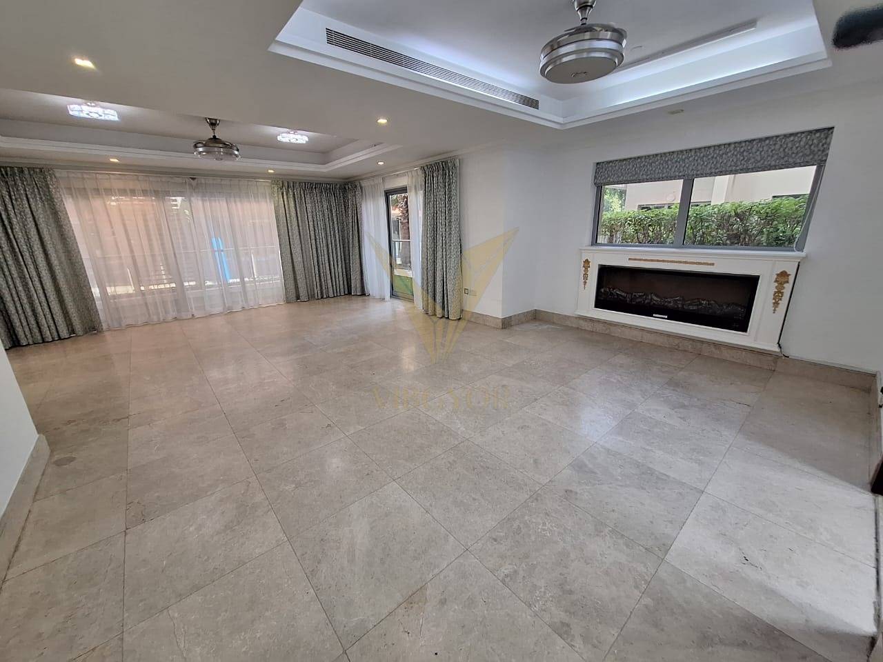 Upgraded 3BR plus Villa Style Home in Business Bay