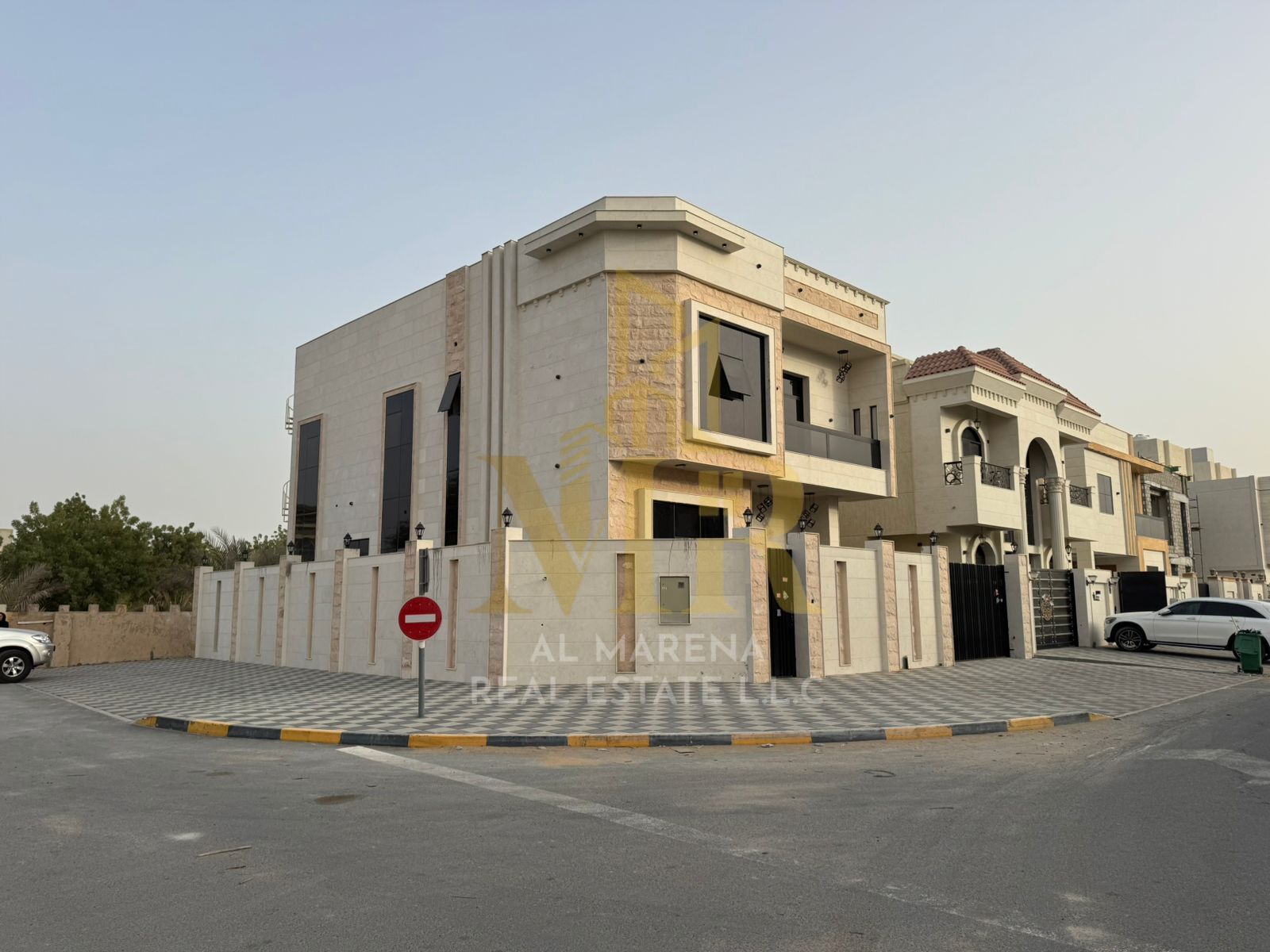 Villa for sale on the main street, ready to move in, in one of Ajman's most prestigious areas. Freehold ownership available to all nationalities with