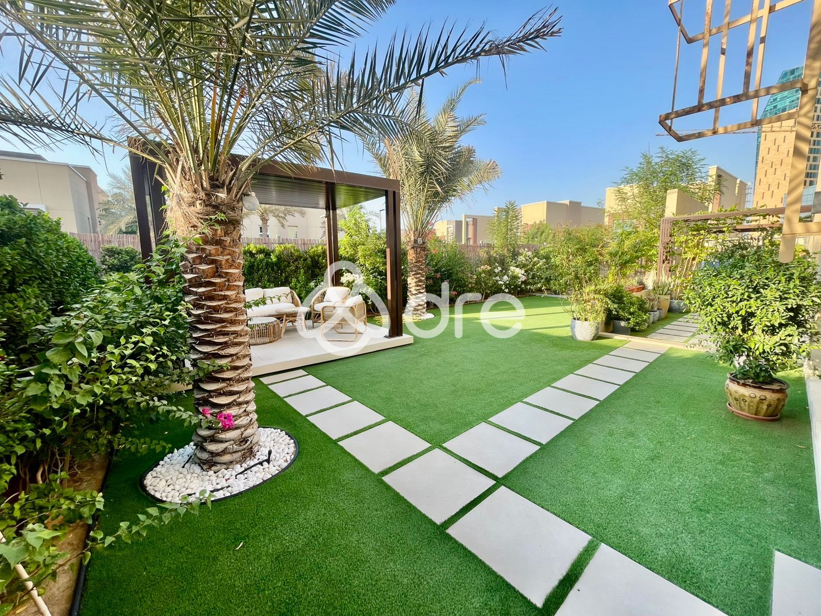 Semi Detached Villa IFully Upgraded I Corner Villa