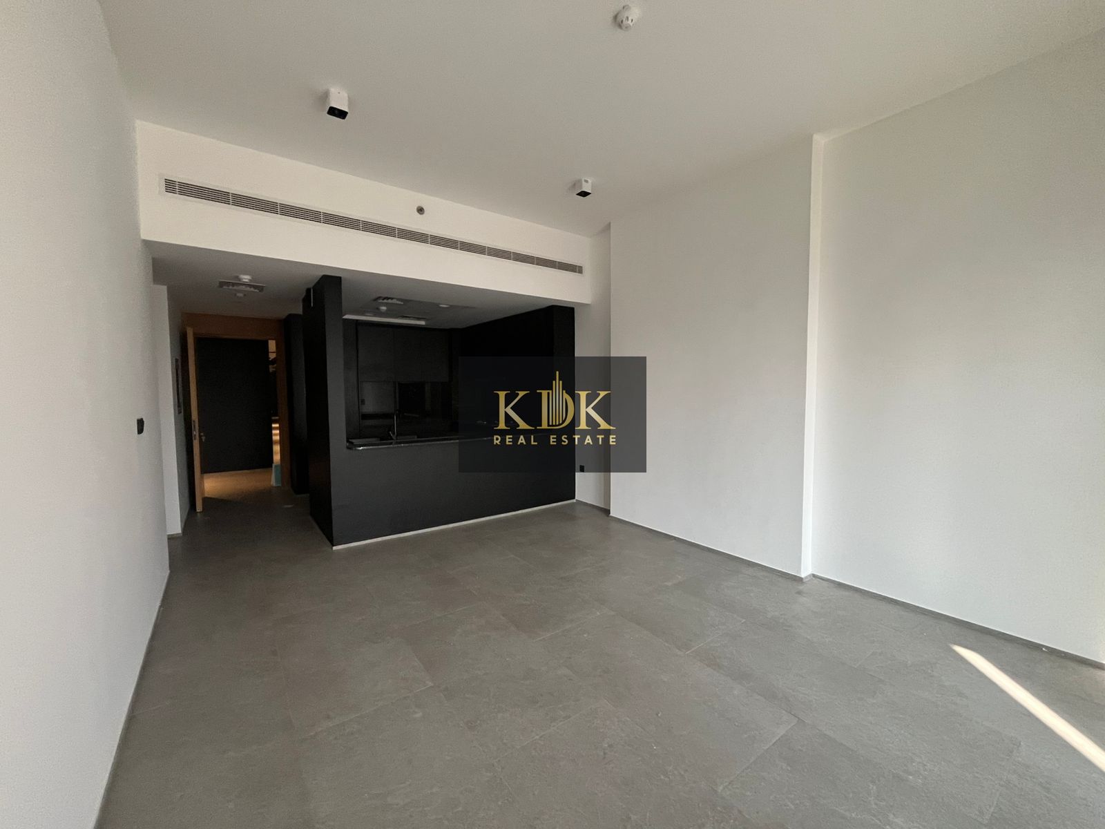 2 BHK Apartment | Prime Location | Road View