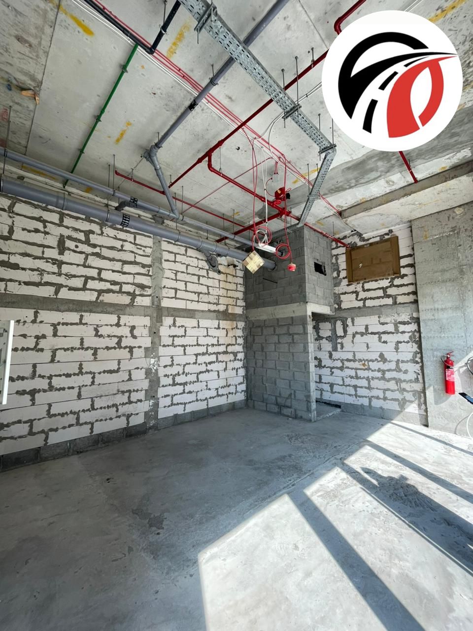Hot location/ 2 months free spacious shop / road facing/ chiller free