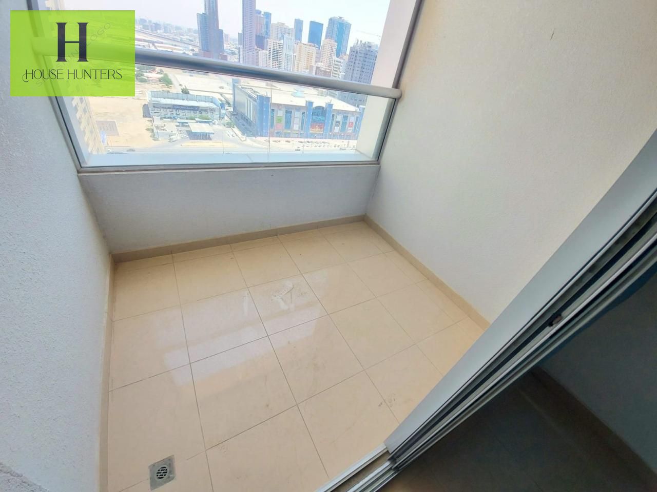 Lavish 1Bhk With Balcony+ One Month Free Apartment