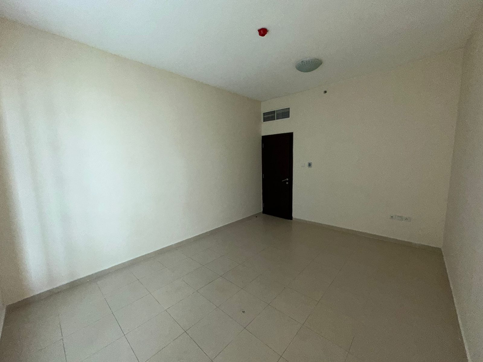 1BHK for sale in City Tower. Total price: 300,000 cash