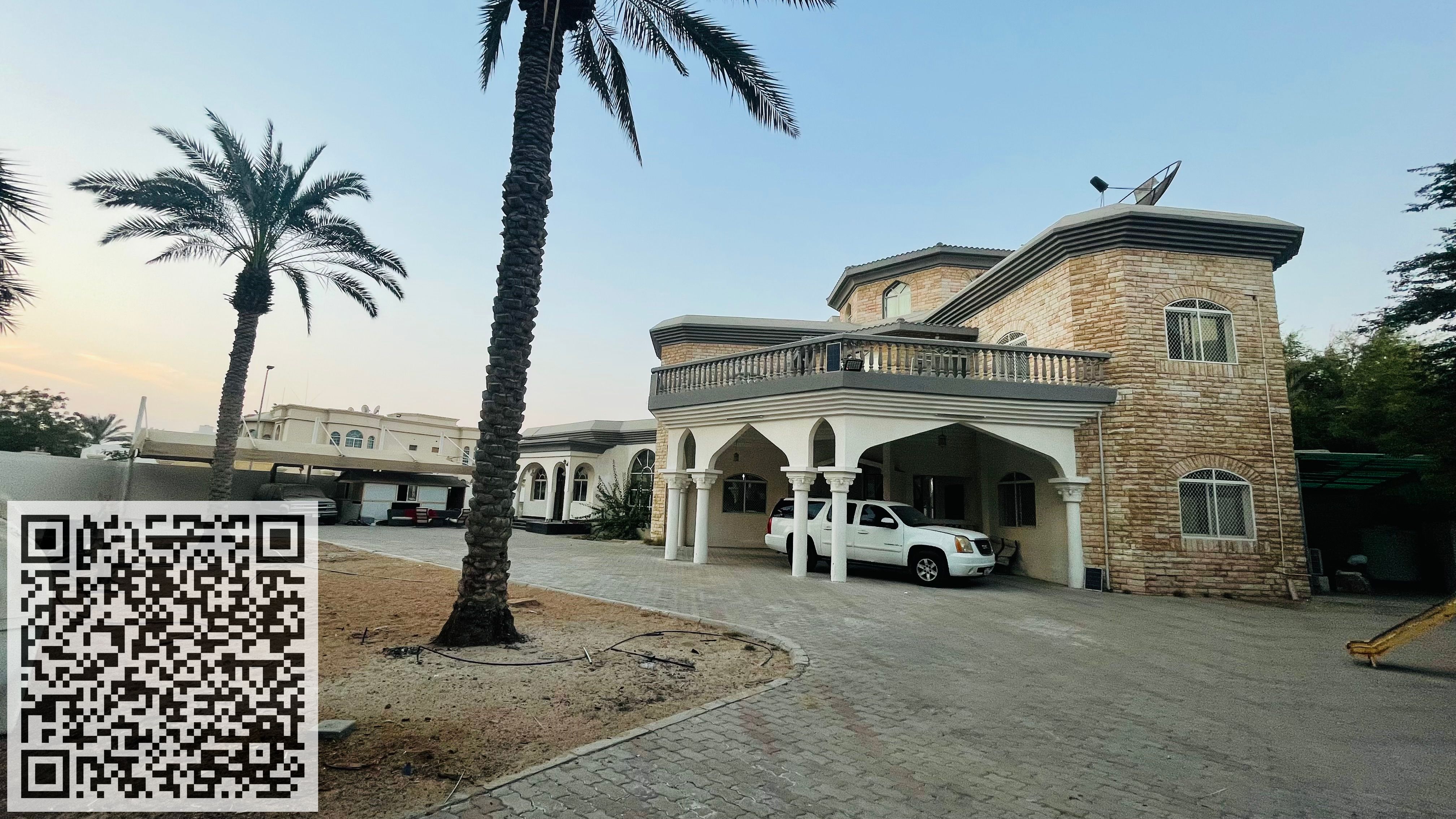 A very large villa for sale in Mushrif, prime location opposite the port and at a reasonable price.