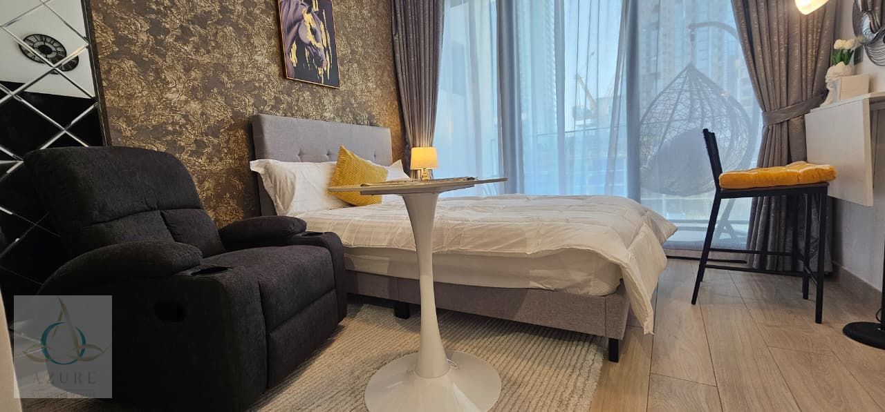 Stylish Studio Apartment with Balcony