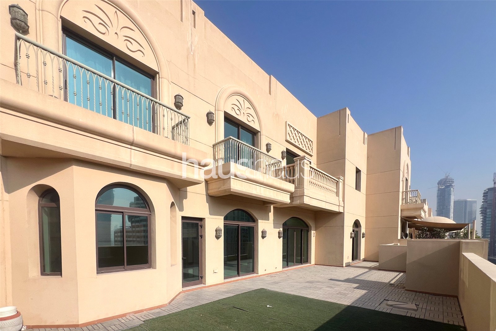 Unfurnished 3 bed Penthouse | 3 Parkings