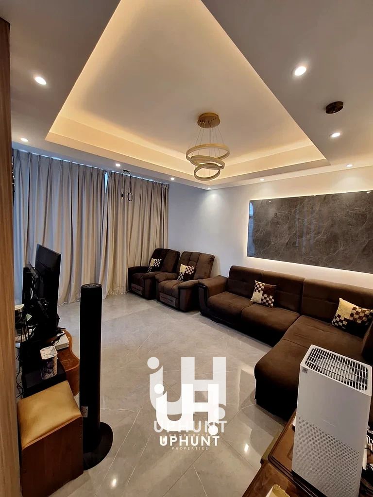 FULLY UPGRADED UNIT WITH FULLY FLOORING/LUXARY LIVING/GOOD FOR INVESTMENT/PLEASE ONLY SERIOUS BUYER