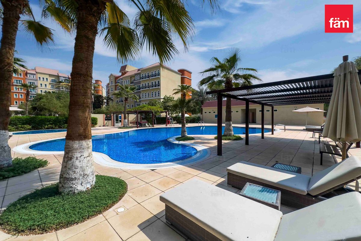 Spacious 2 BHKLayout | Near Pool and Metro