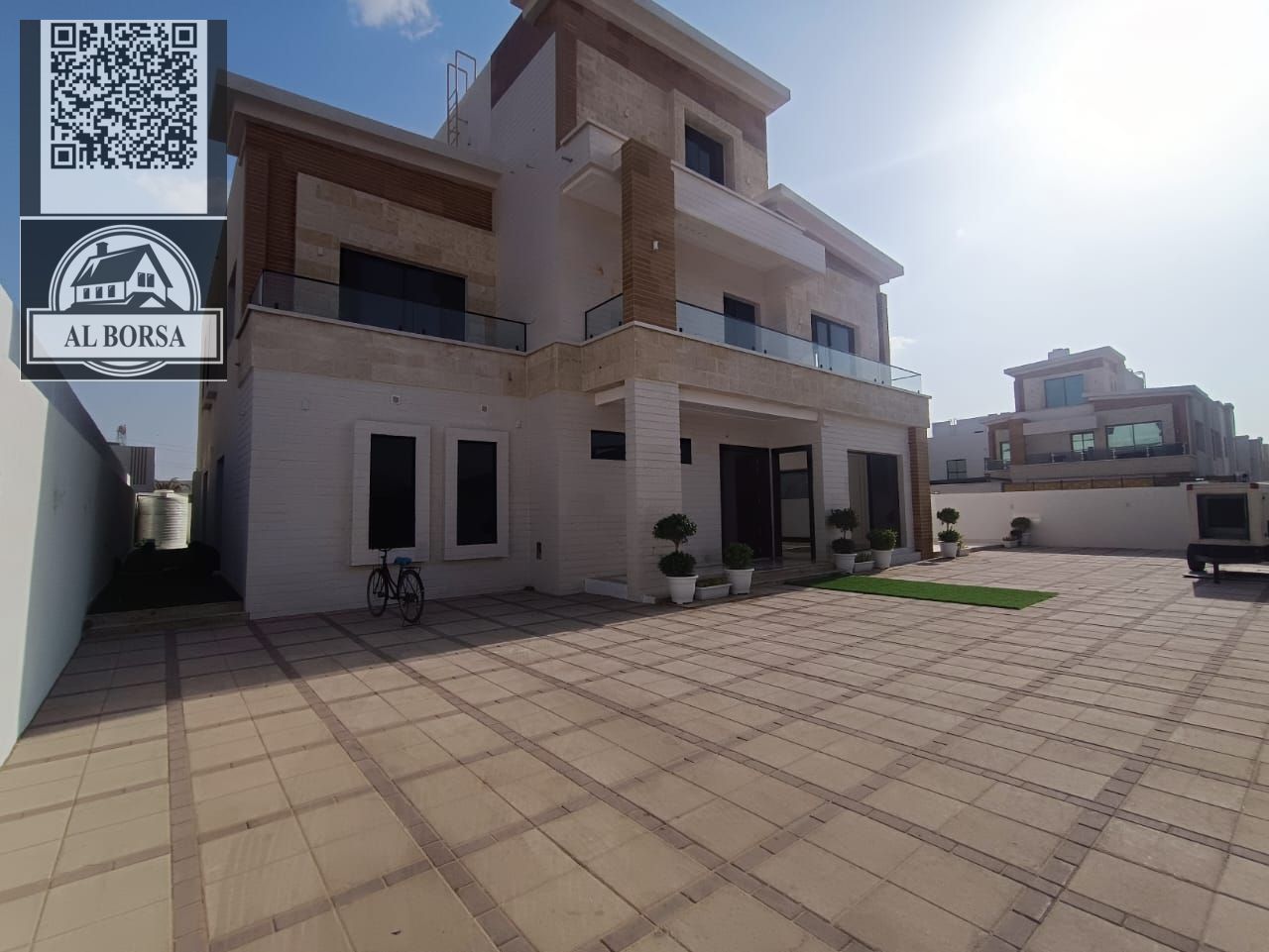Villa in Al Yasmin for sale, 8 rooms, majlis, living room with balcony and built-in wardrobes. Land area 8072