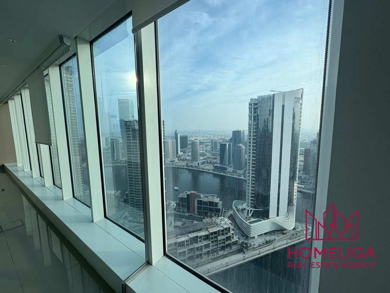 Fully fitted | High floor | Full Canal View