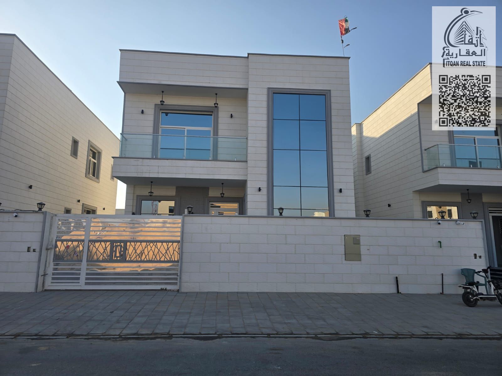 For sale directly from the owner, with a stone facade, including all fees: water and electricity fees, air conditioners, registration and ownership fe