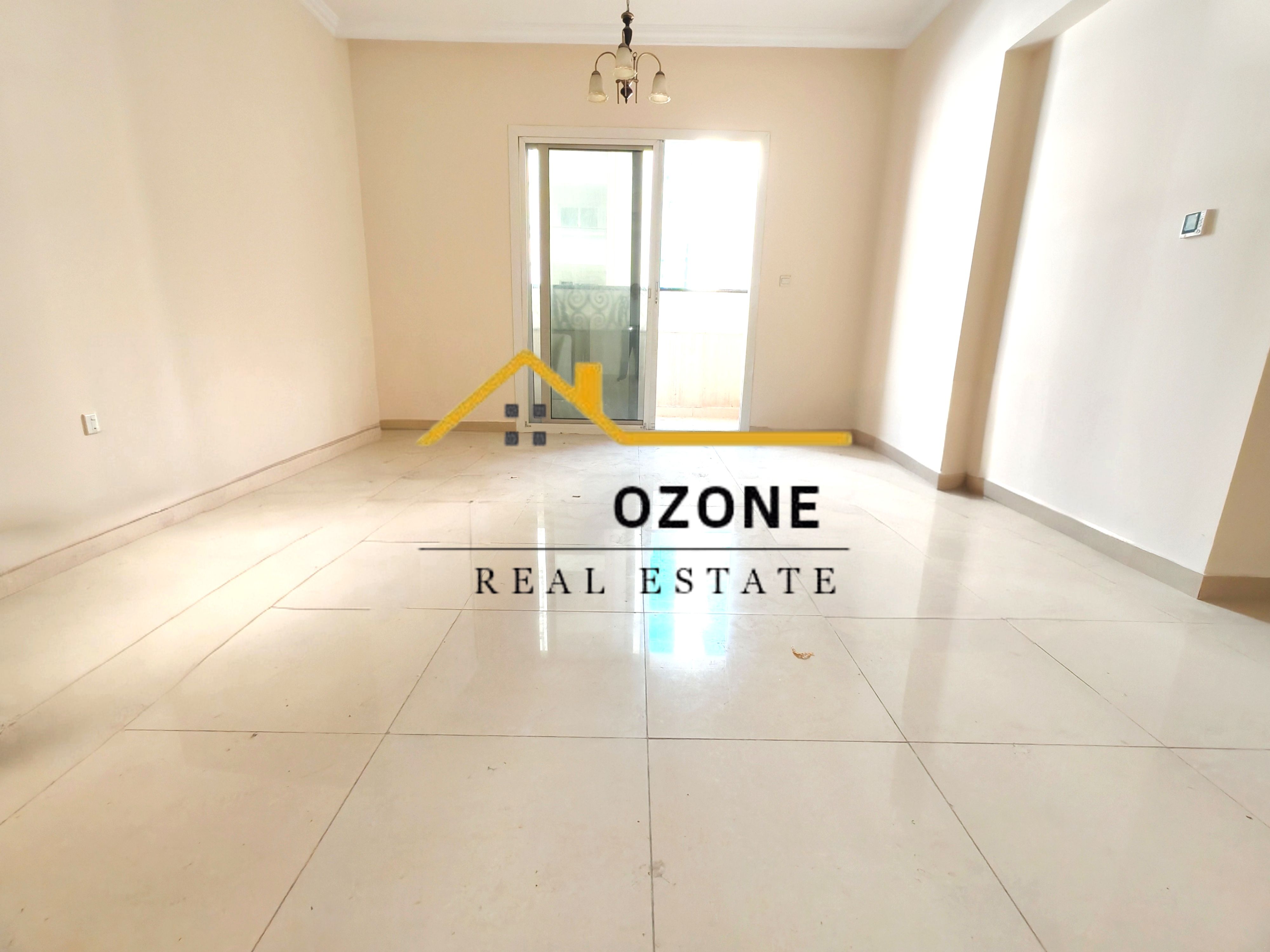 Huge Specious 2BHK / Like New\°Balcony\°Parking\°Family Building