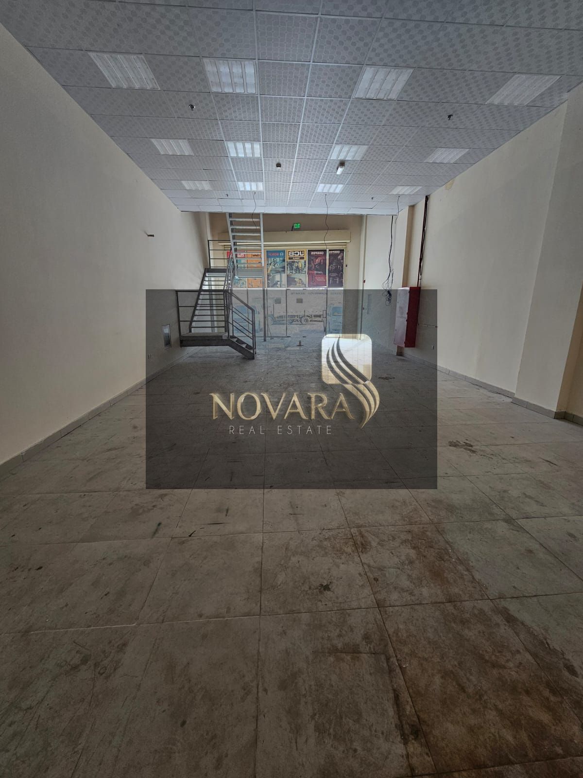 Warehouse/showroom, 2000 sq ft, on the main street behind the Chinese market, suitable for all commercial and industrial activities, 29 kW electricity