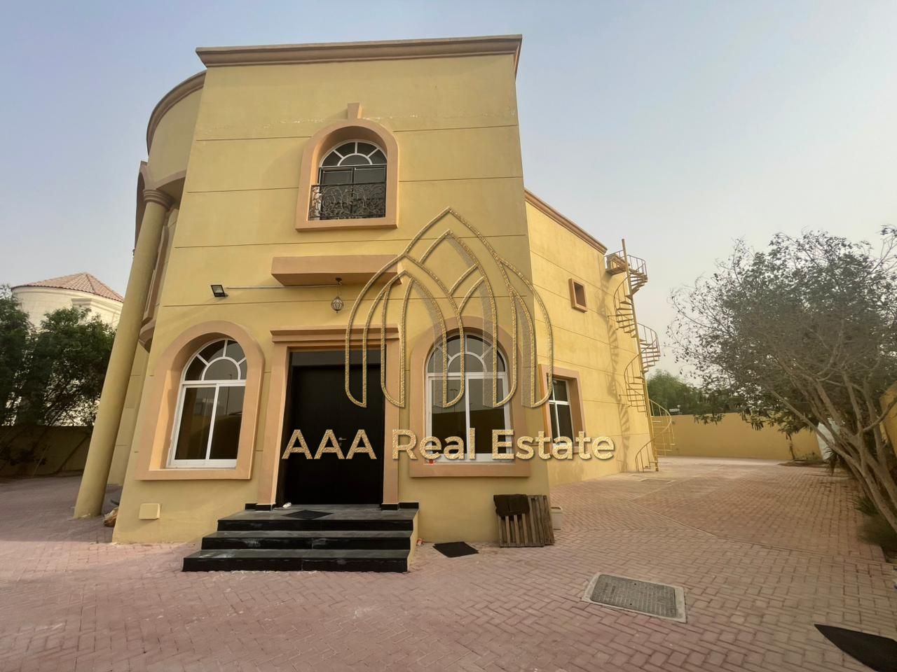 PRIME LOCATOION | ATTRACTIVE OFFER | SPACIOUS