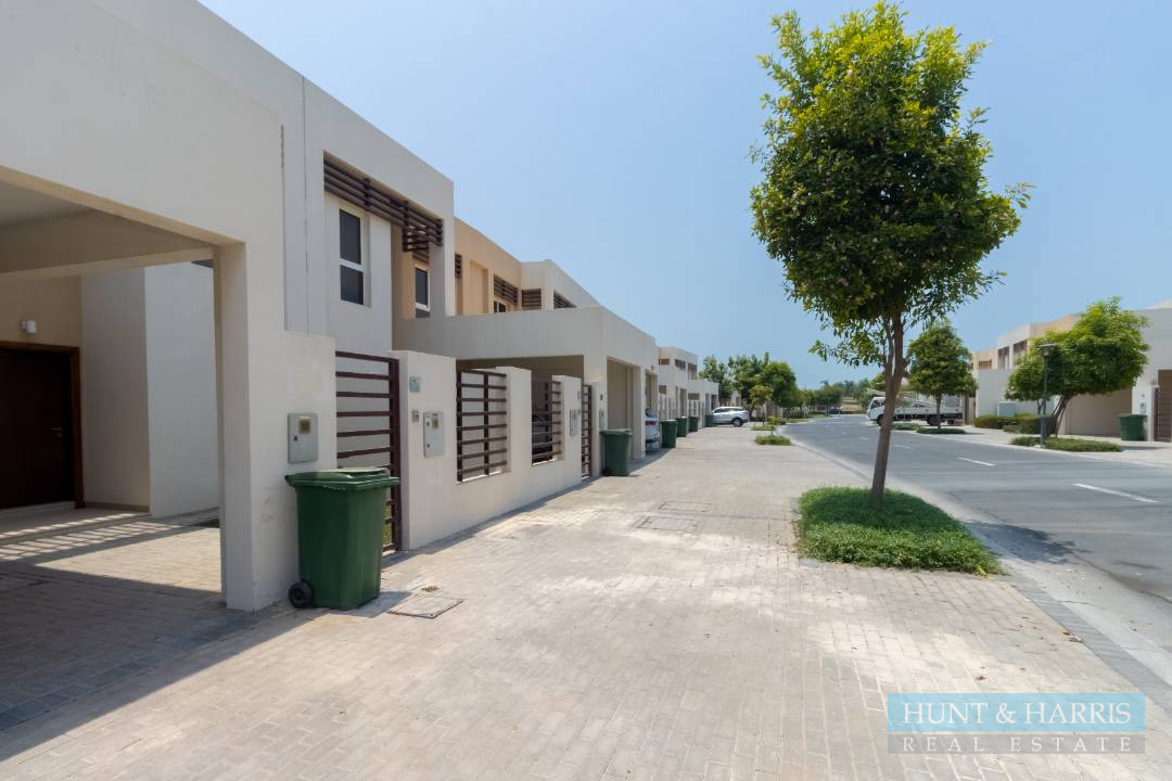 3 Bedroom Townhouse for Rent in Mina Al Arab - Amazing Community