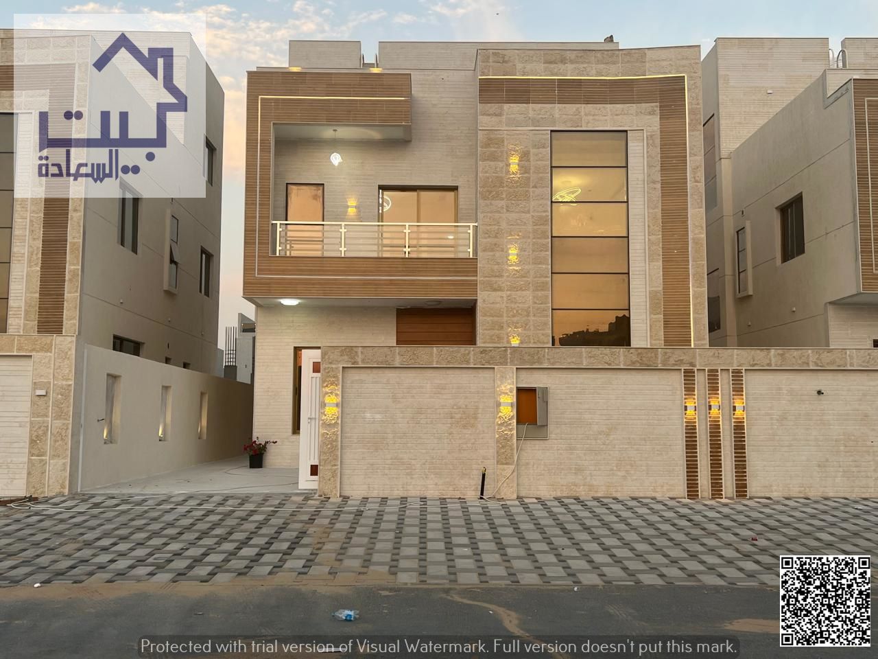 Villa for rent in Al-Haliyo 2. Excellent location and good finishing, with a yard and parking, close to all services and main roads. Suitable for fami