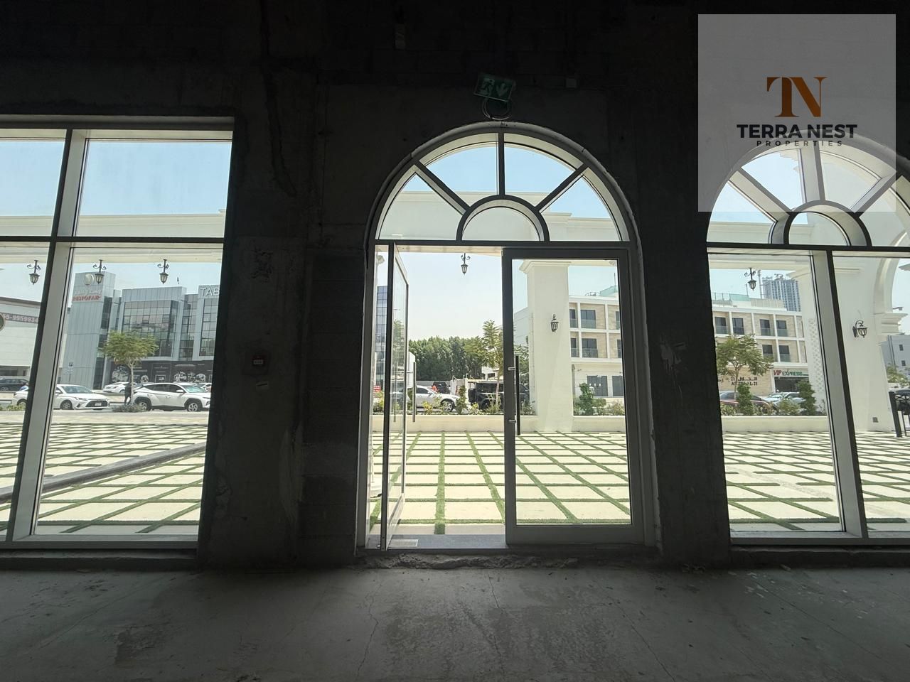 PREMIUM RETAIL UNIT | HIGH FOOTFALL | SPACIOUS