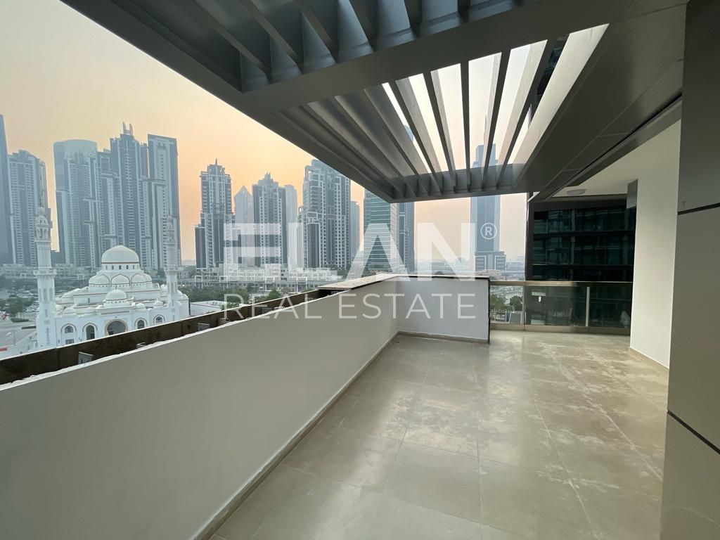 Corner Unit | Big Terrace | Move In Ready