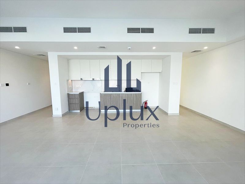 Central kitchen | Large layout | Park-facing