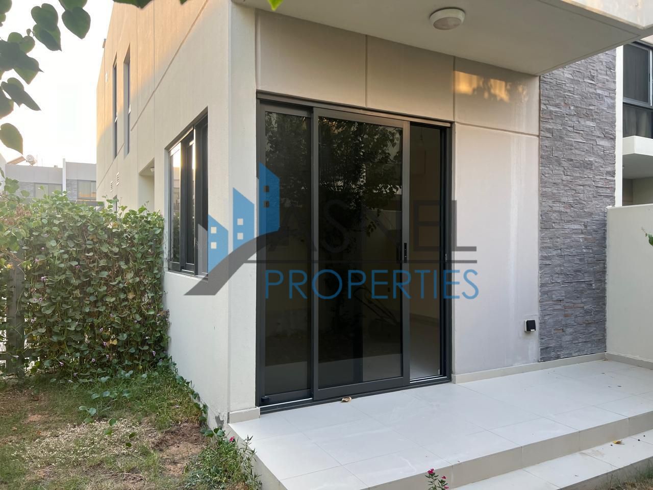 Spacious 3BR Layout R2EM/ Private Garden /Maid’s Room/Vacant