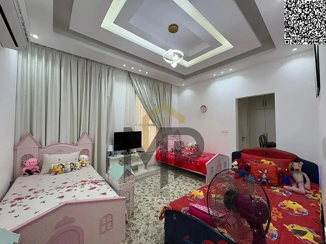 Own a ready-to-move-in villa in Al-Haliou, including electricity, water, and air conditioning.