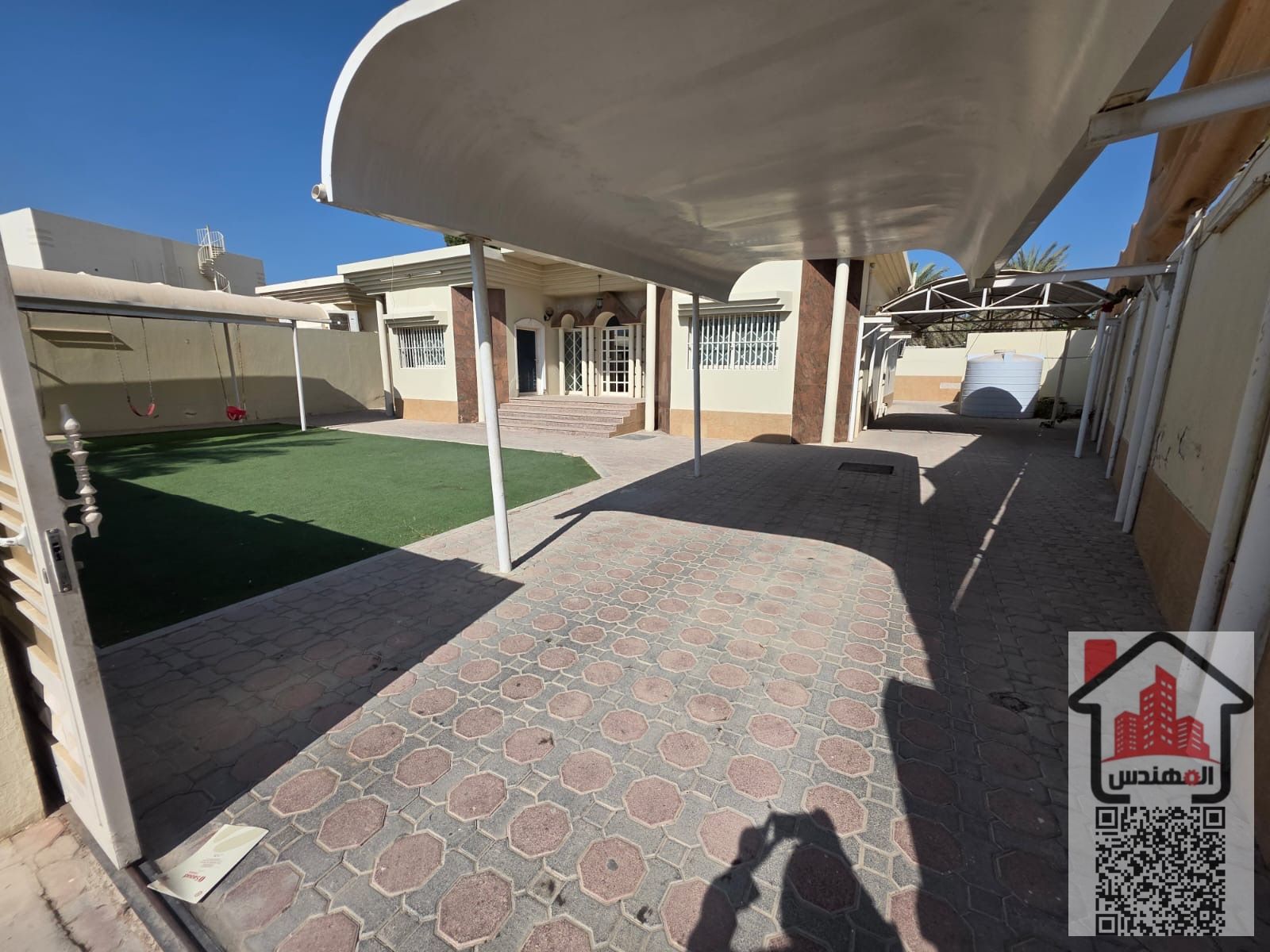 Ground floor villa for rent in Ajman, Mushairif area. 4 bedrooms, living room, majlis, and maid's room. Includes air conditioning. 8000 sq ft. Opposite a mosque. Asking price: AED 70,000