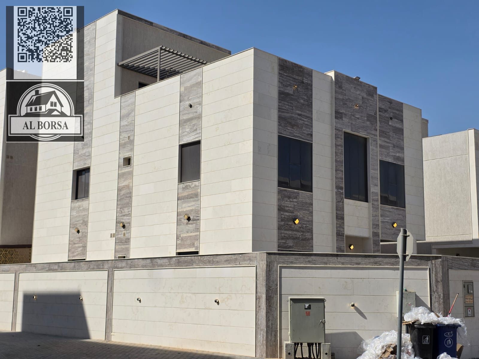 For Rent – Luxury villa in Al Yasmeen with a rooftop and fully furnished. It consists of 6 master bedrooms, a majlis, and a large family hall.
