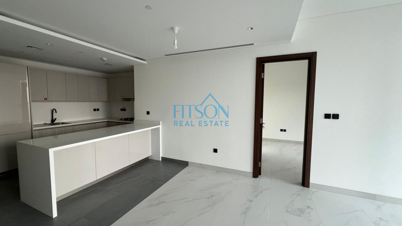 HIGHER FLOOR | POOL VIEW | LAUNDRY ROOM