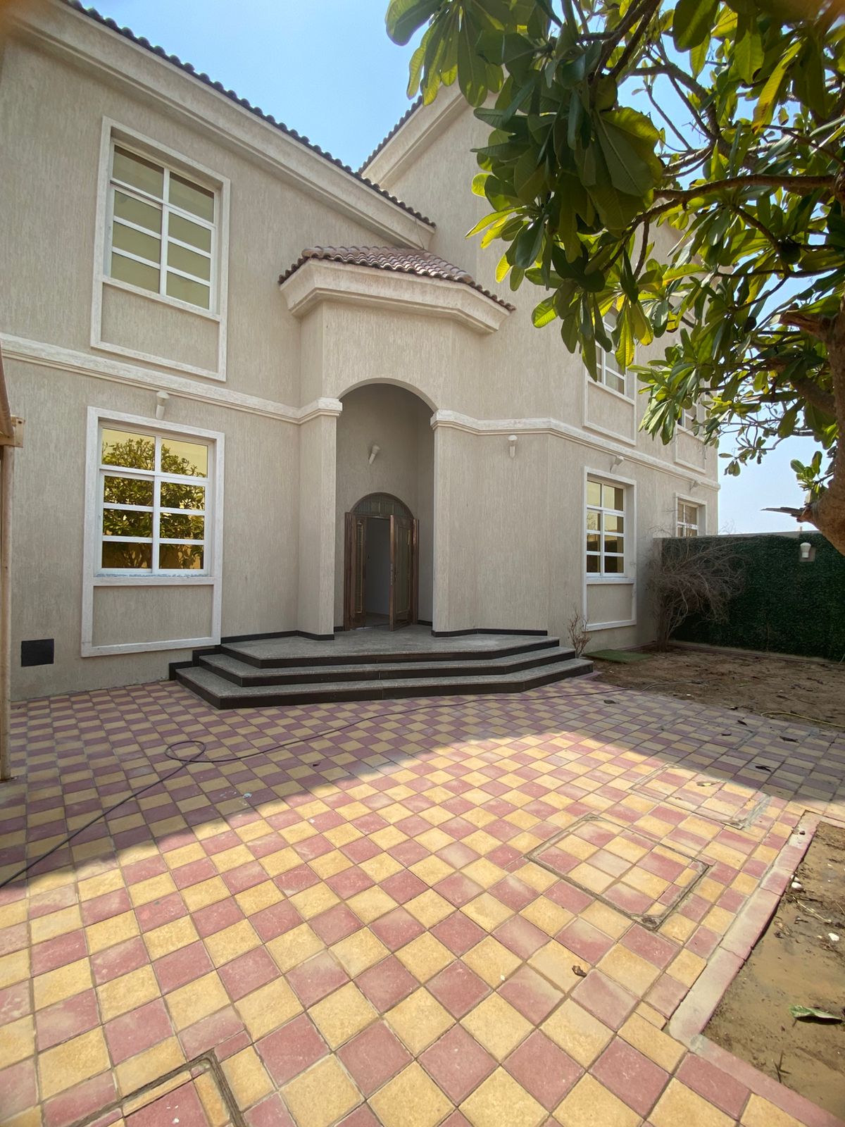 Luxurious Villa for Rent with High-End Finishes – Al Hoshi Area
