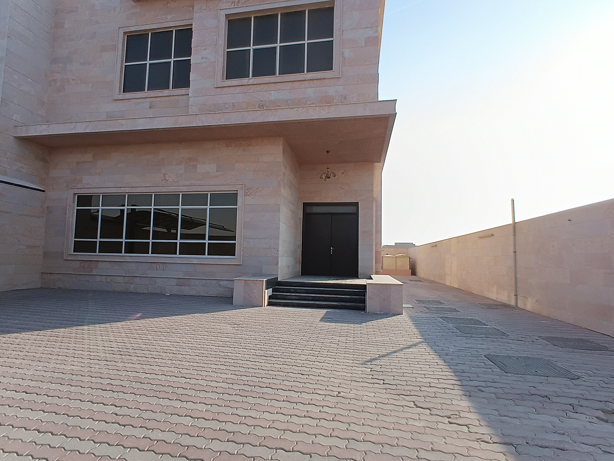 Luxurious 4 bedroom + maid room all master room in hoshi sharjah