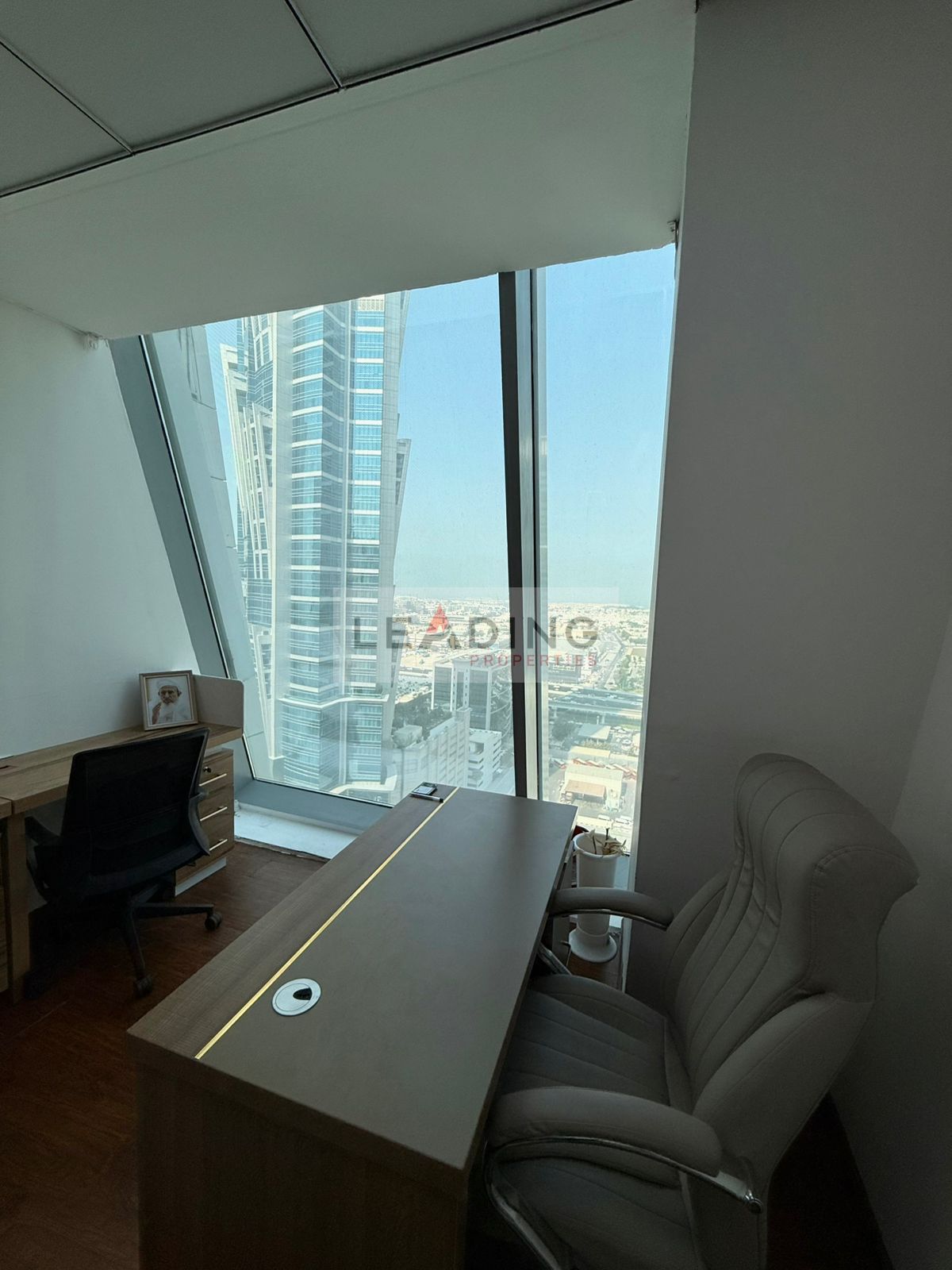 Fully furnished Ready to move