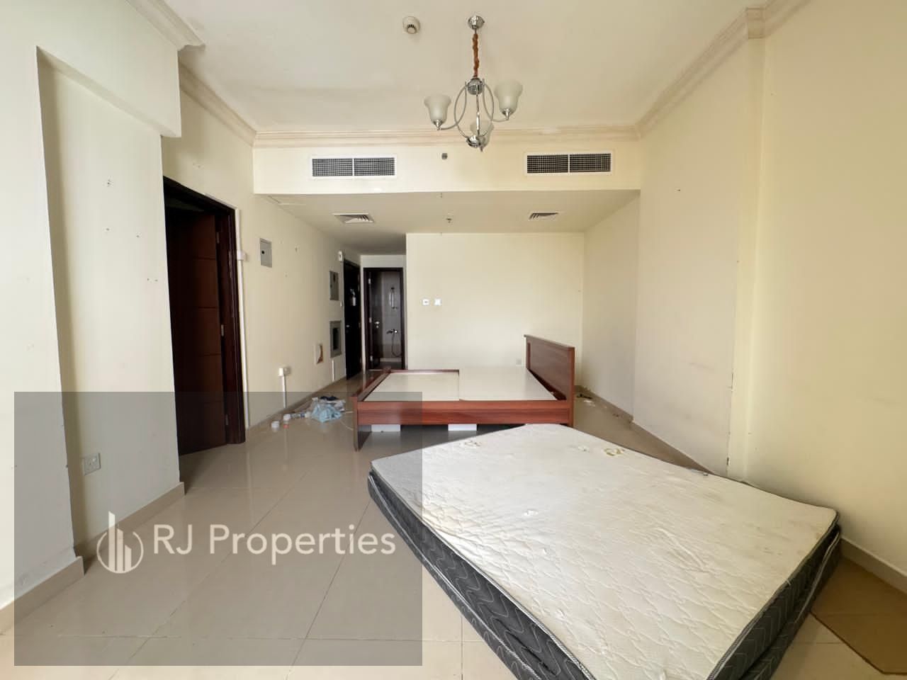 Very spacious luxury 1bhk with waderobe balcony parking 38k