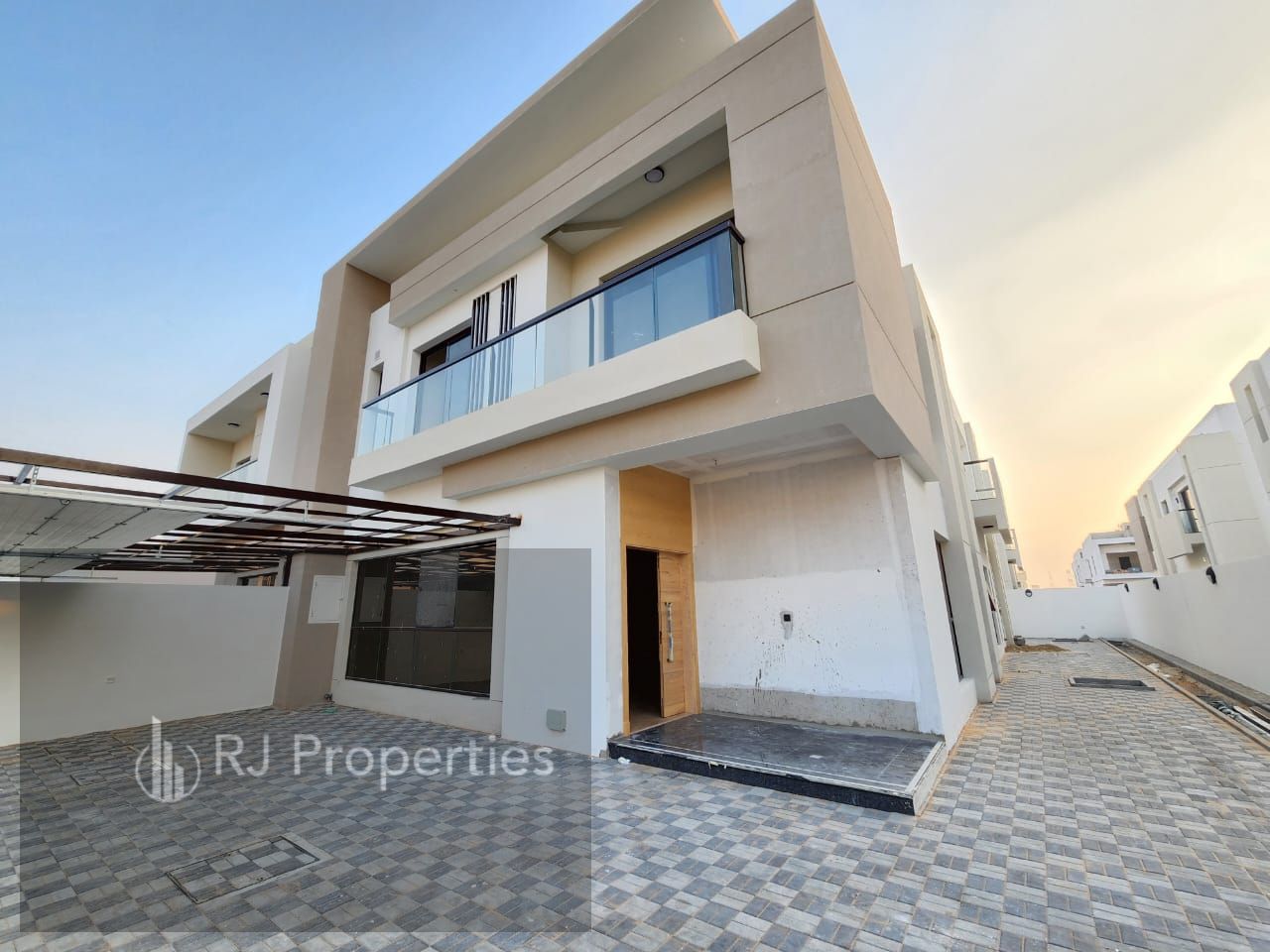 No Deposit LUXURY 5BEDROOM VILLA with Maid room sparte Majlis waderobe parking 170k