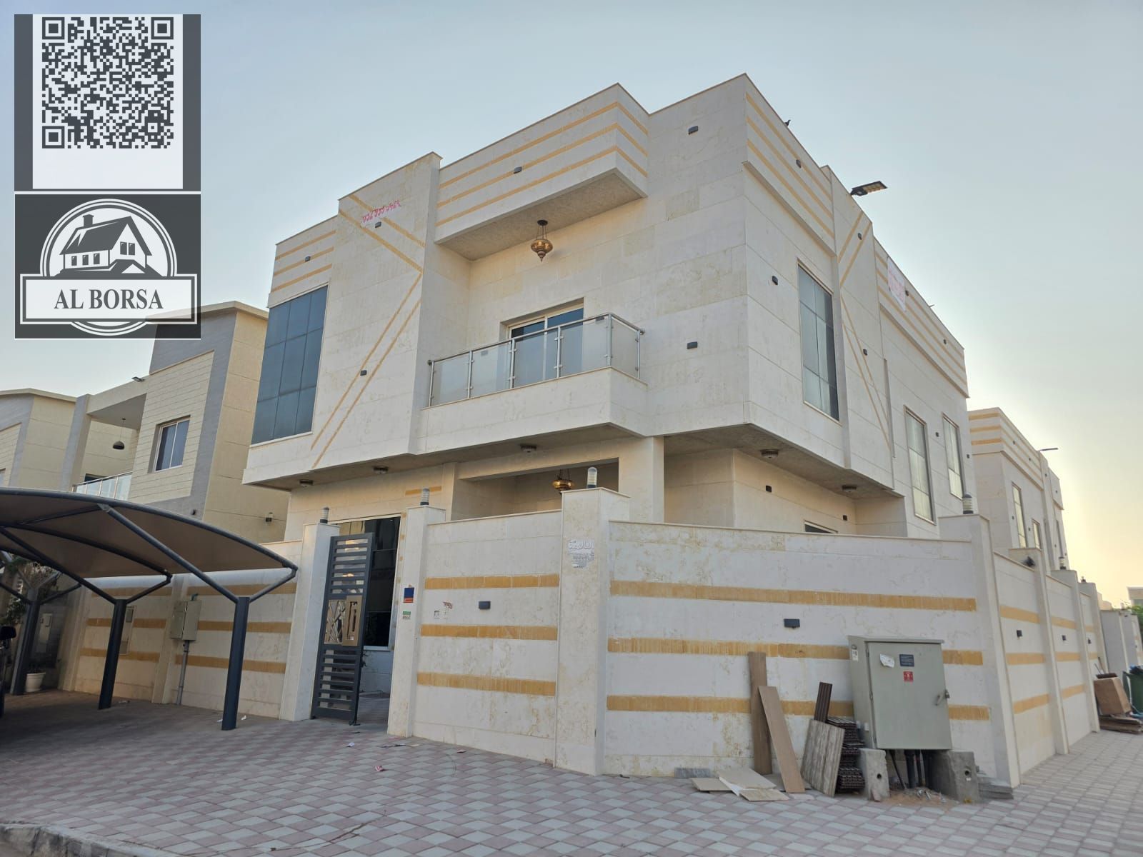 For rent in Al Yasmin: 5 master bedrooms, 2 living rooms, a majlis, a kitchen, a maid's room, and a yard. Corner villa, 4000 sq ft.