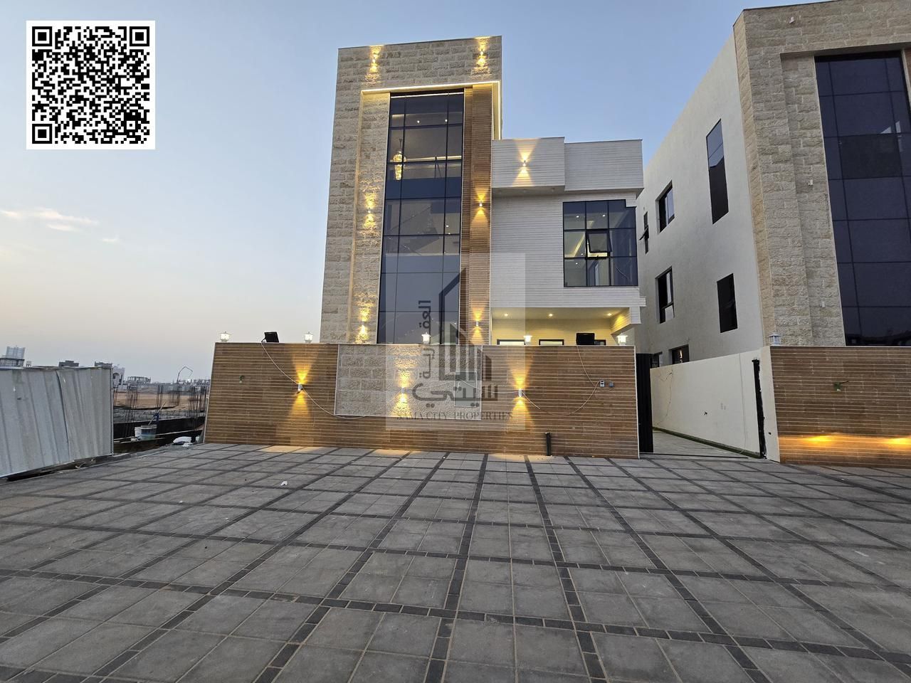 Luxury 5-bedroom villa with swimming pool and laundry room