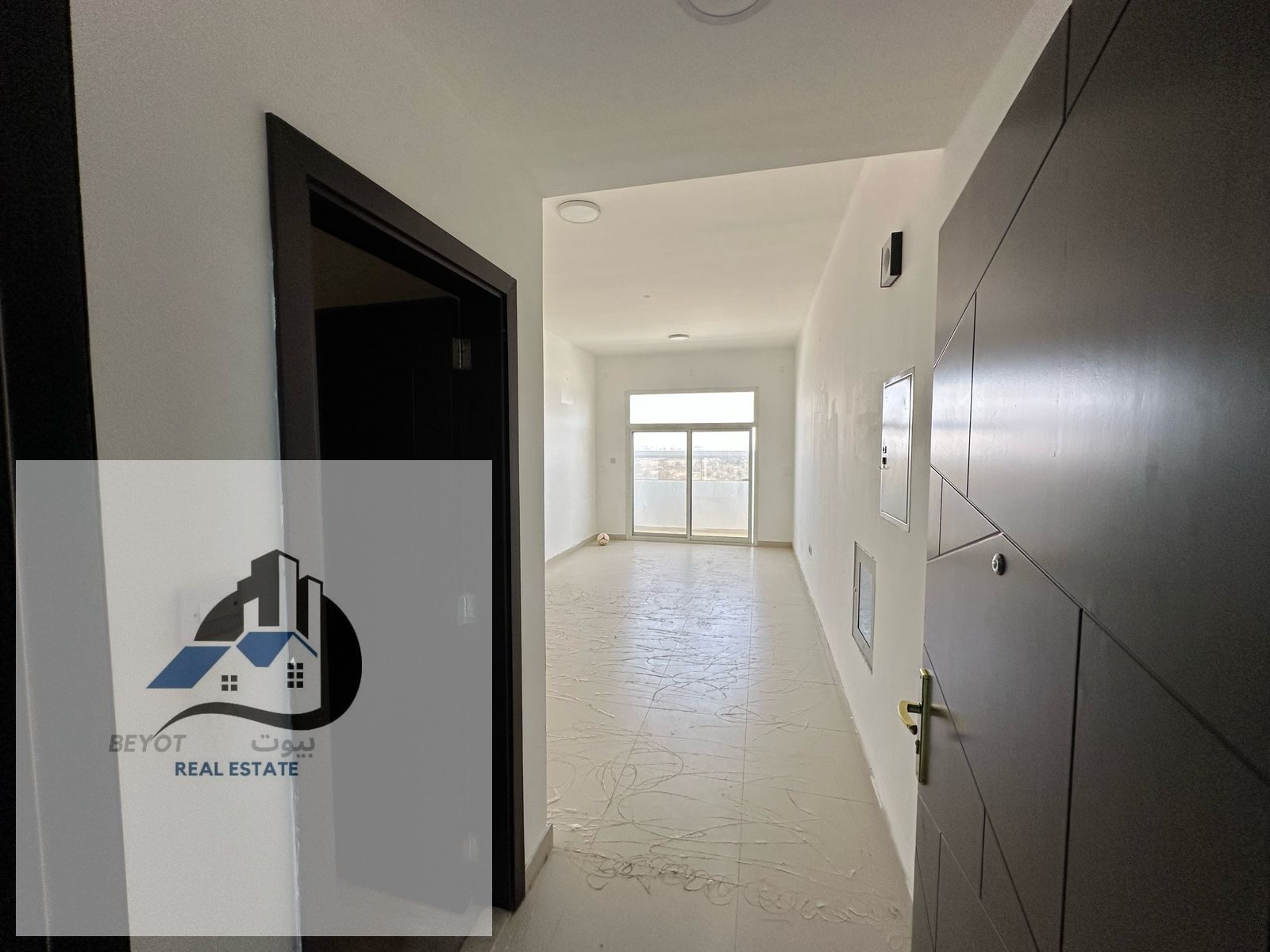 For Rent: Very Spacious Apartment – 2 Master Bedrooms + Living Room Prime Location: Very close to Sheikh Mohammed Bin Zayed Road Quick access