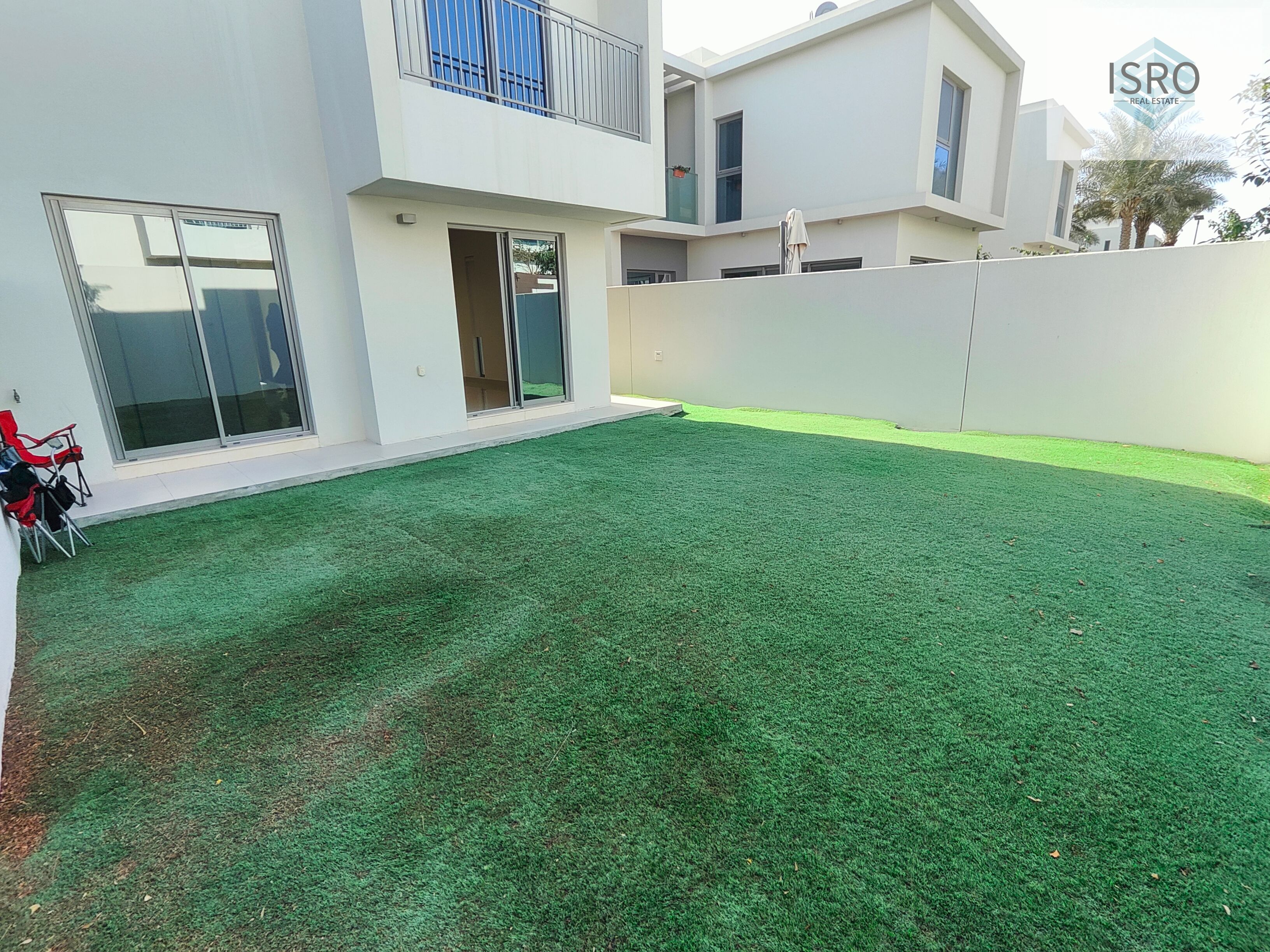 Ready||townhouse||prime location||near to club house||140k. 1cheq