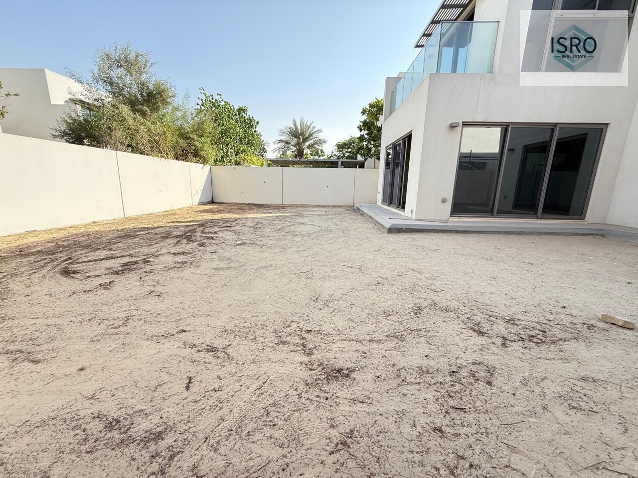 Ready||4 bedroom+maid room||prime location||220k 2 cheq.