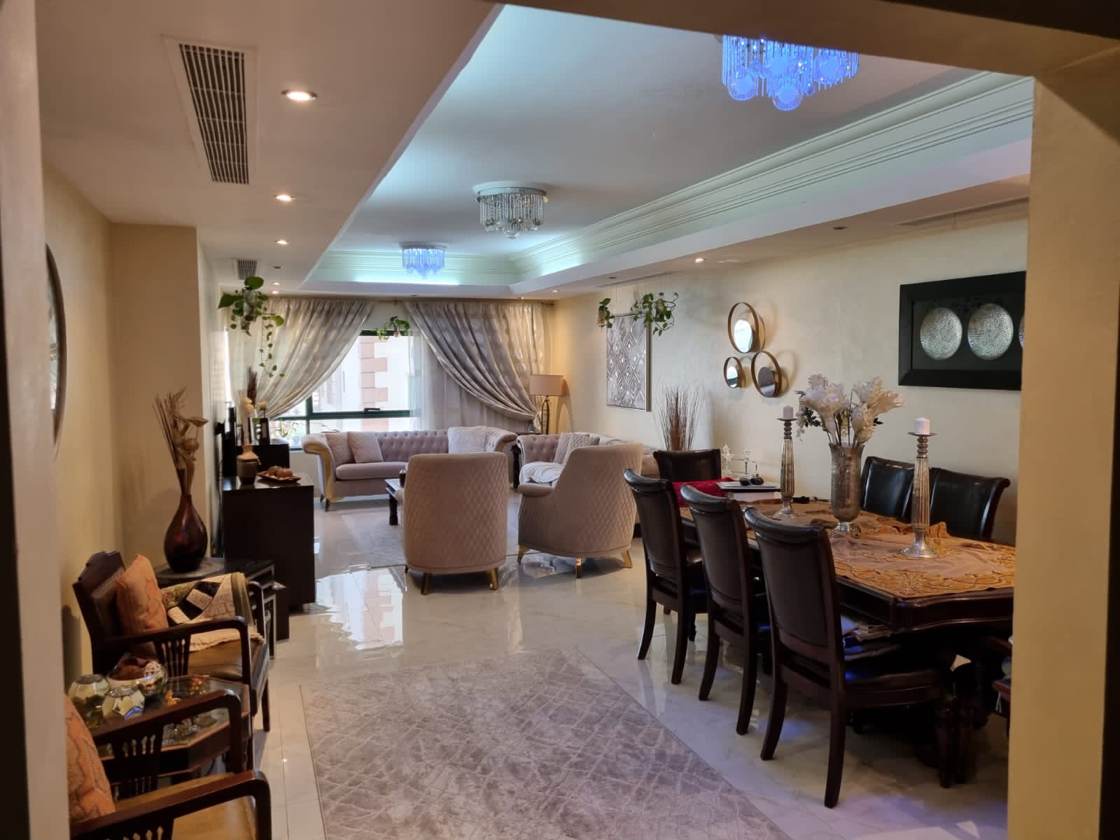 2BRs apartment for sale at 900K!