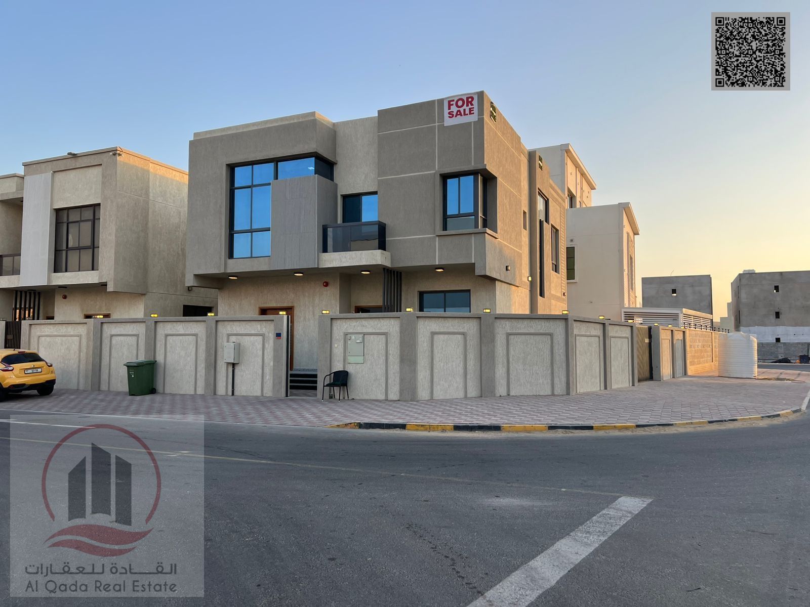 Corner villa for sale in Ajman, Al Zahiyah area. 5 master bedrooms, majlis, living room, and maid's room. Freehold ownership for all nationalities. Ba