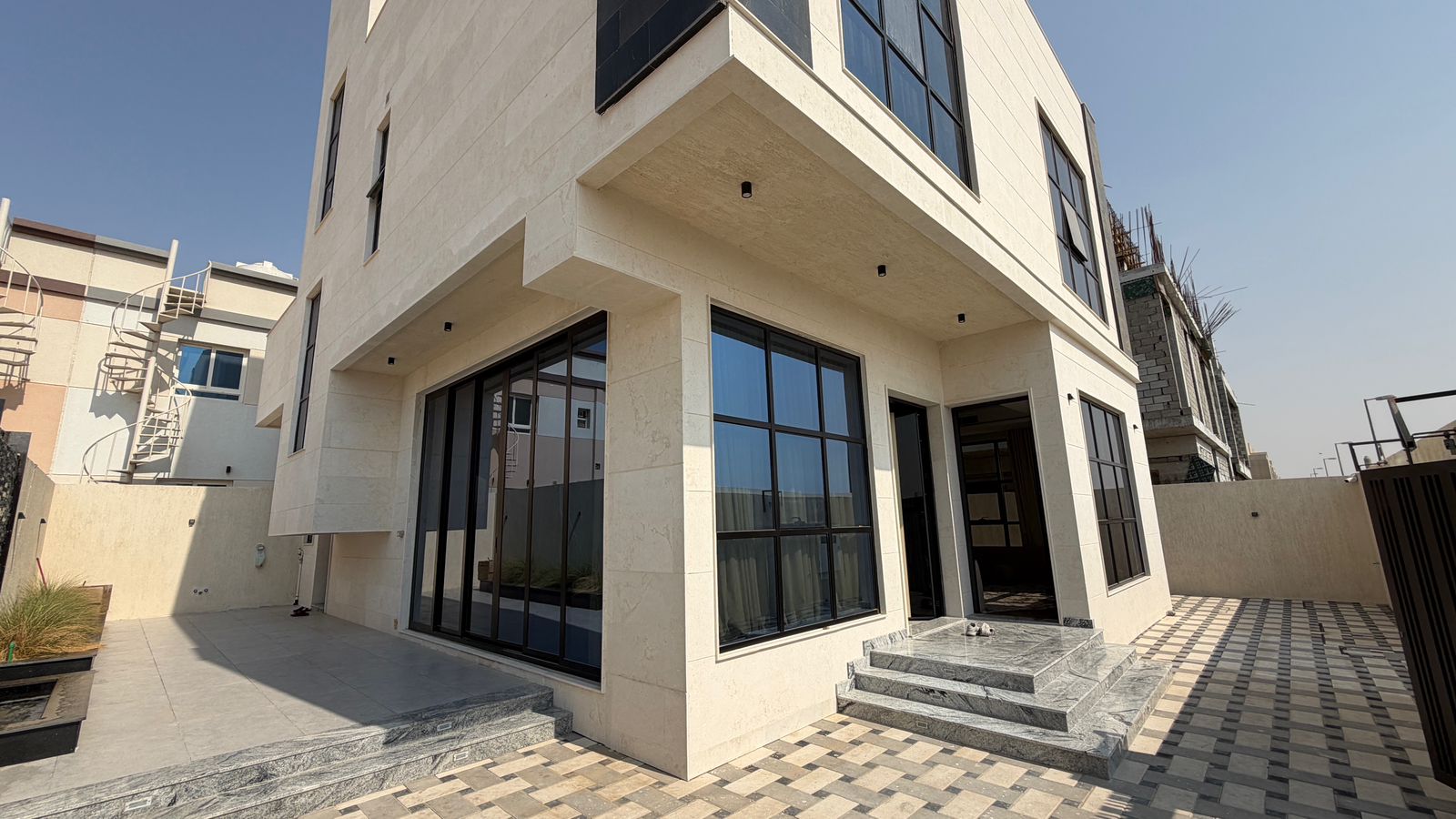 Luxury villa for sale in hoshi