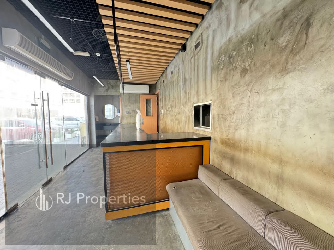 Hot OFFER LUXURY shop on the road very prime lecation Business area only jest 170k
