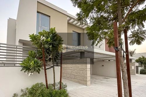 HIGH FINISHING | READY TO MOVE | Prime Location
