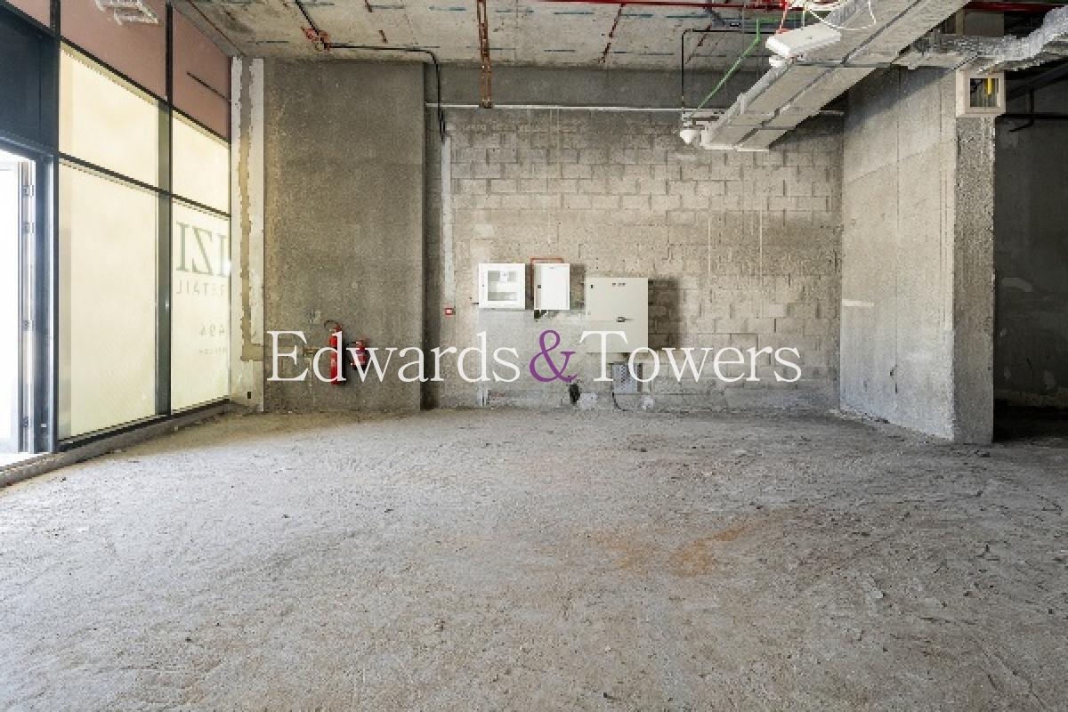 Vacant | Lagoon View | Spacious Retail