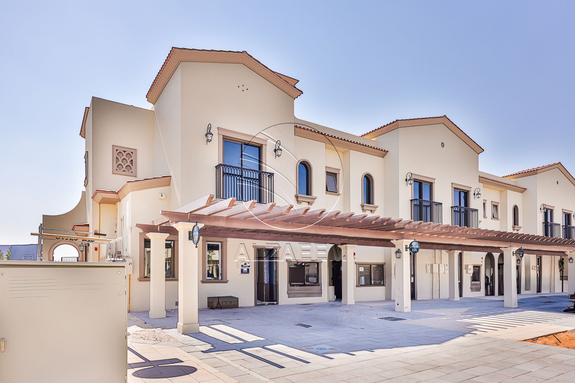 √Corner Single Row | Mediterranean Spanish Style√