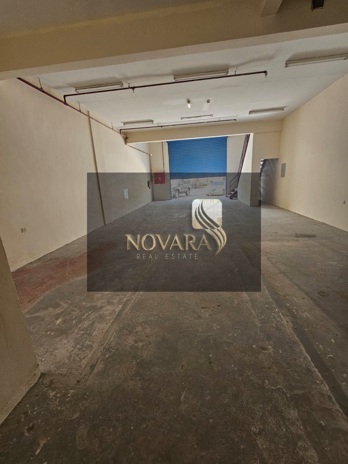 Are you looking for a warehouse with a strategic location and practical design that suits your commercial or industrial activity?