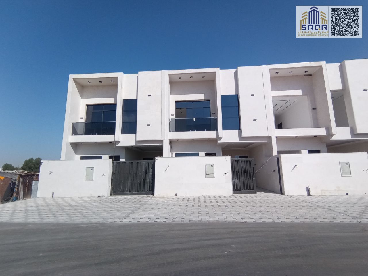 Modern villa, two floors and a roof terrace / Prime location / Freehold / Fees included